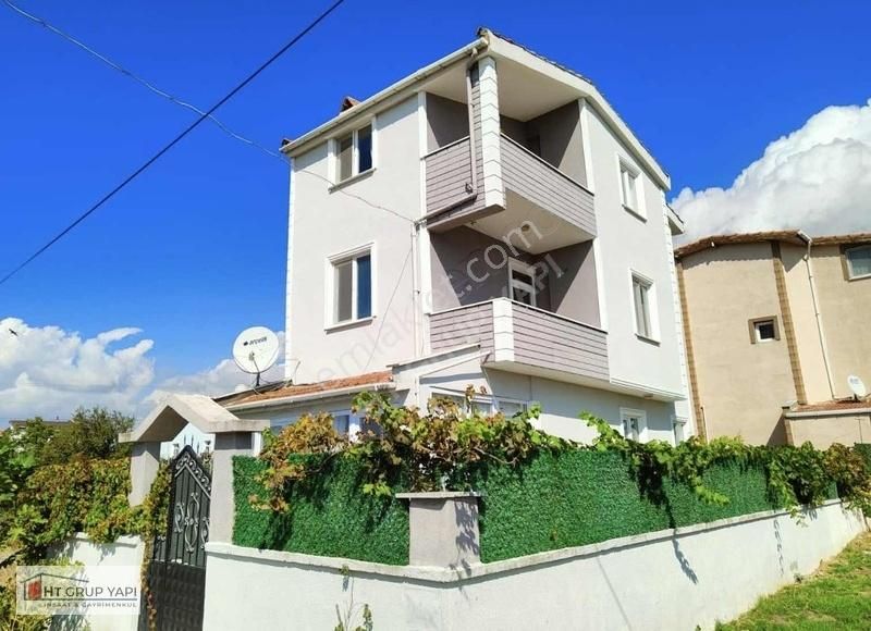 Marmaraereğlisi Yeniçiftlik Satılık Villa Haftanın Fırsatı-asfalt Yol- Yaz/kış Oturuma Uygun-4+1 Müstakil