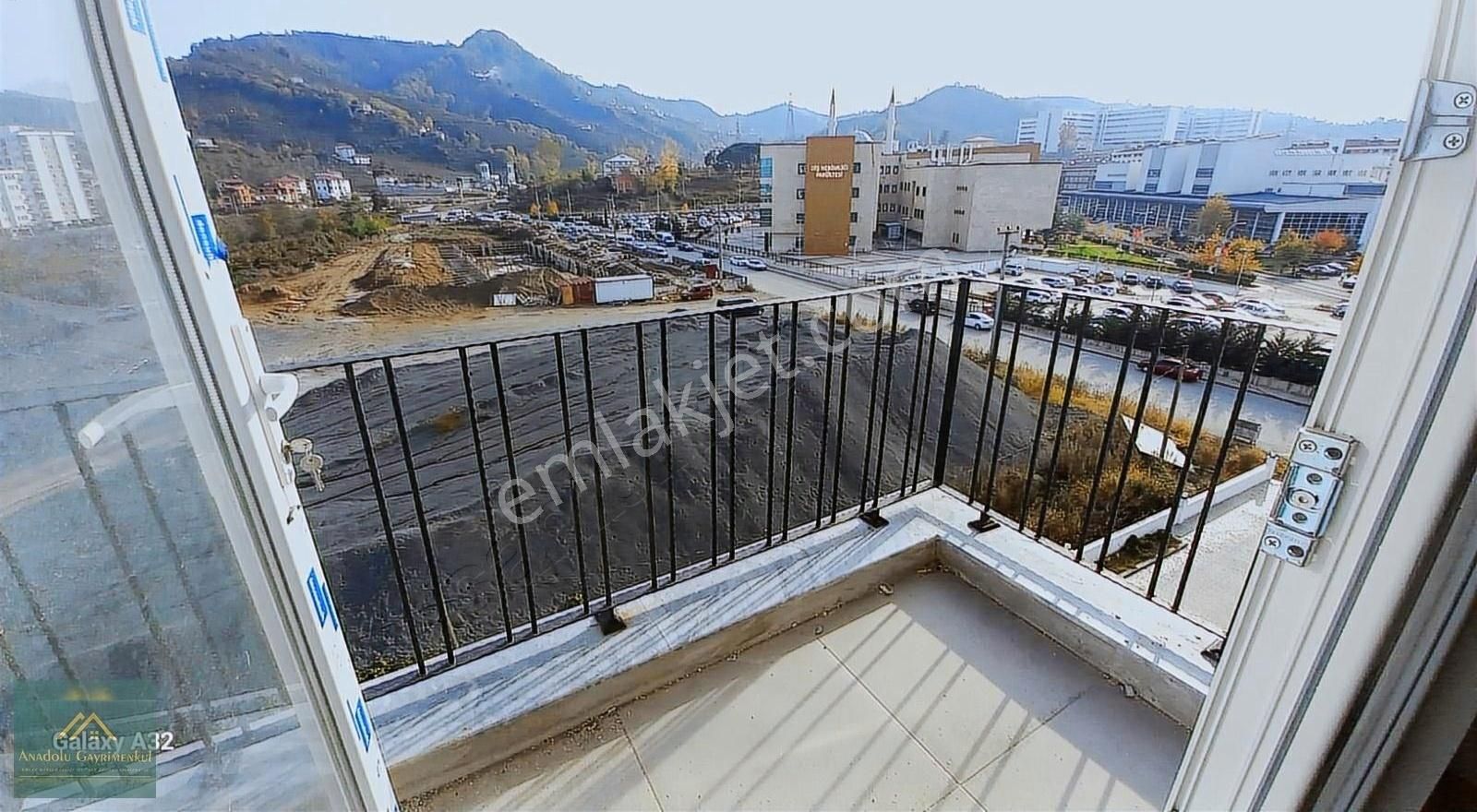 Gülyalı Turnasuyu Kiralık Daire Anadolu Gm'den Diş Fakltesi Karşsı Sitede 55 M² Lüks 1+1 Kiralık