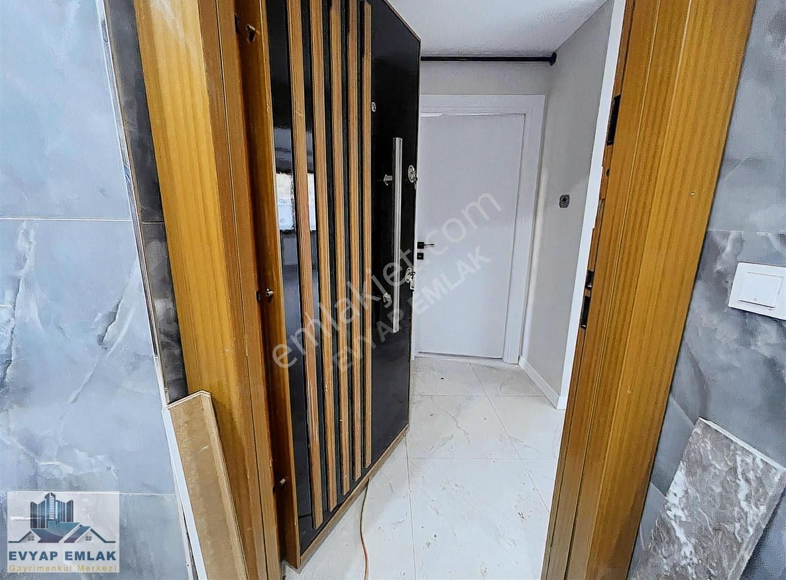 Bahçelievler Bahçelievler Kiralık Daire Ev-yap'tan Bahçelievler Metrobüse 2 Dakika Sıfır Bina'da 2+1