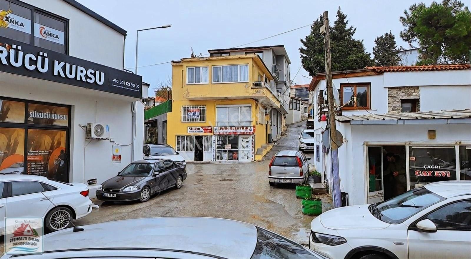 Urla Yelaltı Satılık Daire Urla Merkezde Isyerine Uygun 65 M2 Kapali Mutfak 1+1