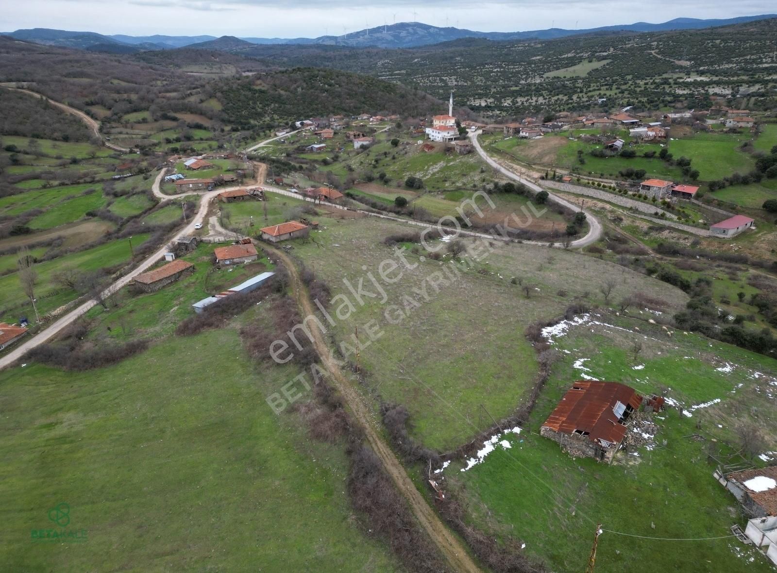 Çanakkale Merkez Kocalar Köyü Satılık Villa İmarlı Kocalar Köyünde Tamamı Villa İmarlı Köy İçi 9.000 M2 Arsa