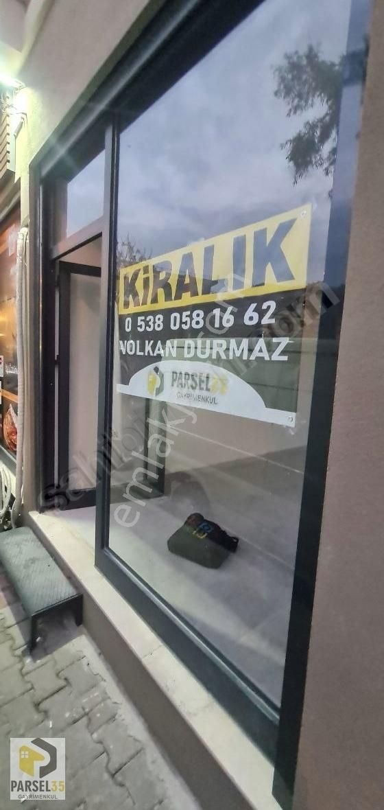 Karşıyaka Yalı Kiralık Dükkan & Mağaza Şemikler Pazaryeri Girişinde 33m2 Bacalı Köşe Dükkan