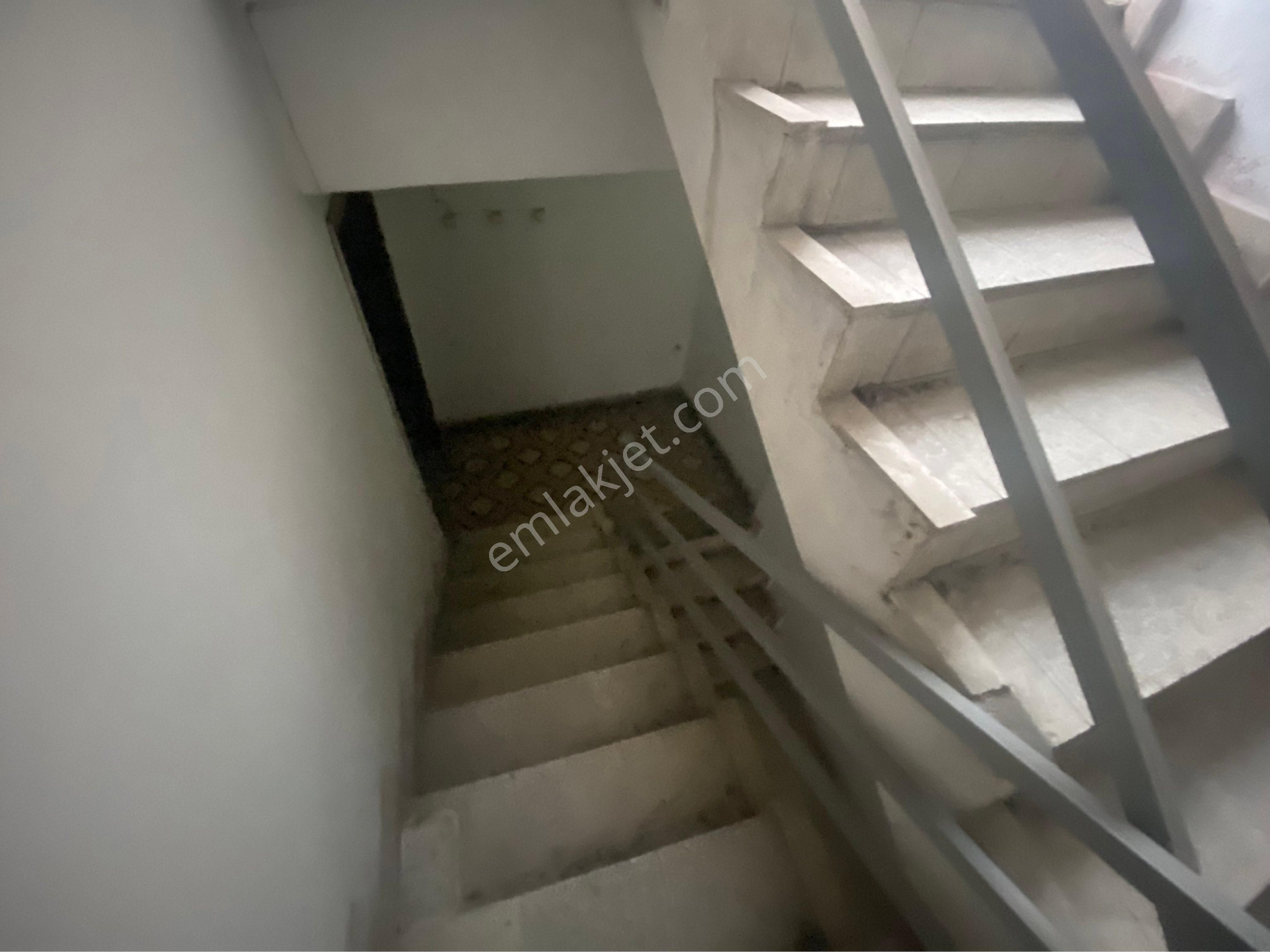 Yukarıbayırda 120 M,2 Katlı,3 Er Odalı,bakımlı Ev - Görsel 6