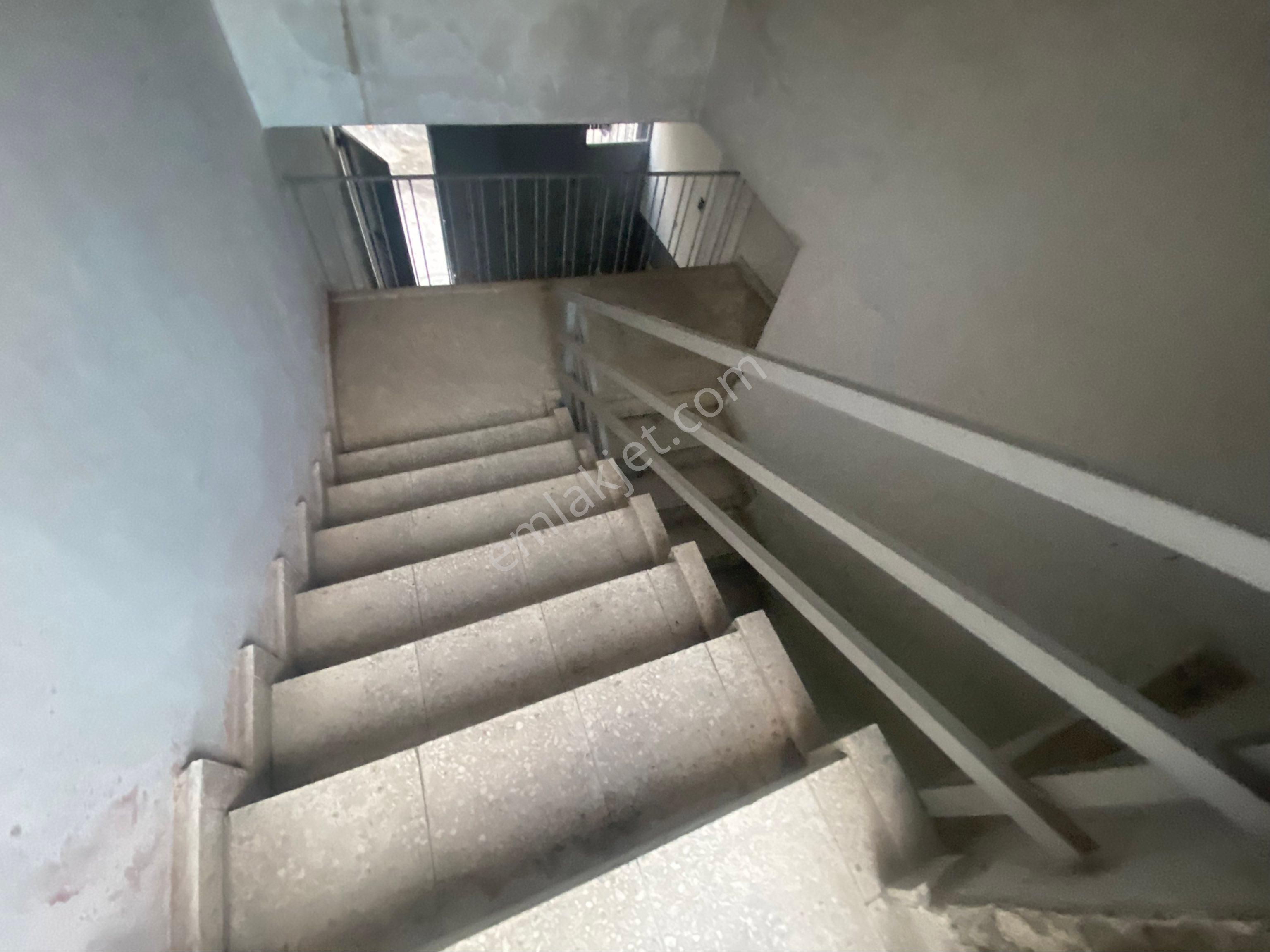 Yukarıbayırda 120 M,2 Katlı,3 Er Odalı,bakımlı Ev - Görsel 3