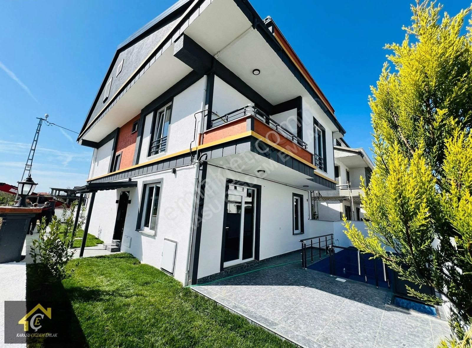 Kocaali Alandere Satılık Villa Kocaalide Çiğdem İnşaat İle Havuzlu Villa & Üniversiteye Yakın