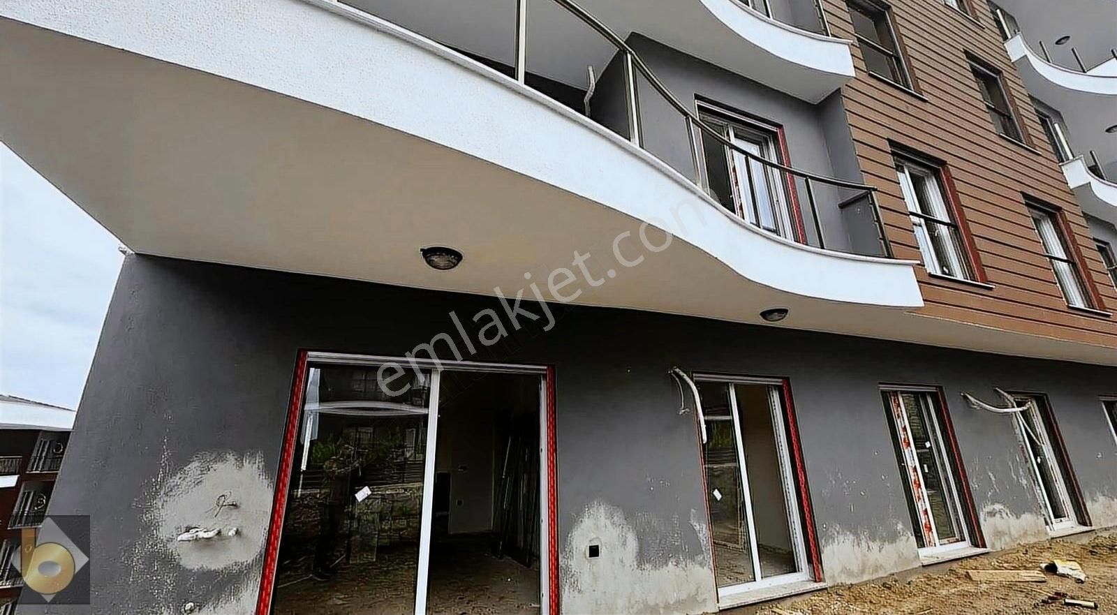 Kuşadası Değirmendere Satılık Daire Baran Emlak'tan Kuşadasın Da Fırsat Havuzlu Site İçinde2+1daire