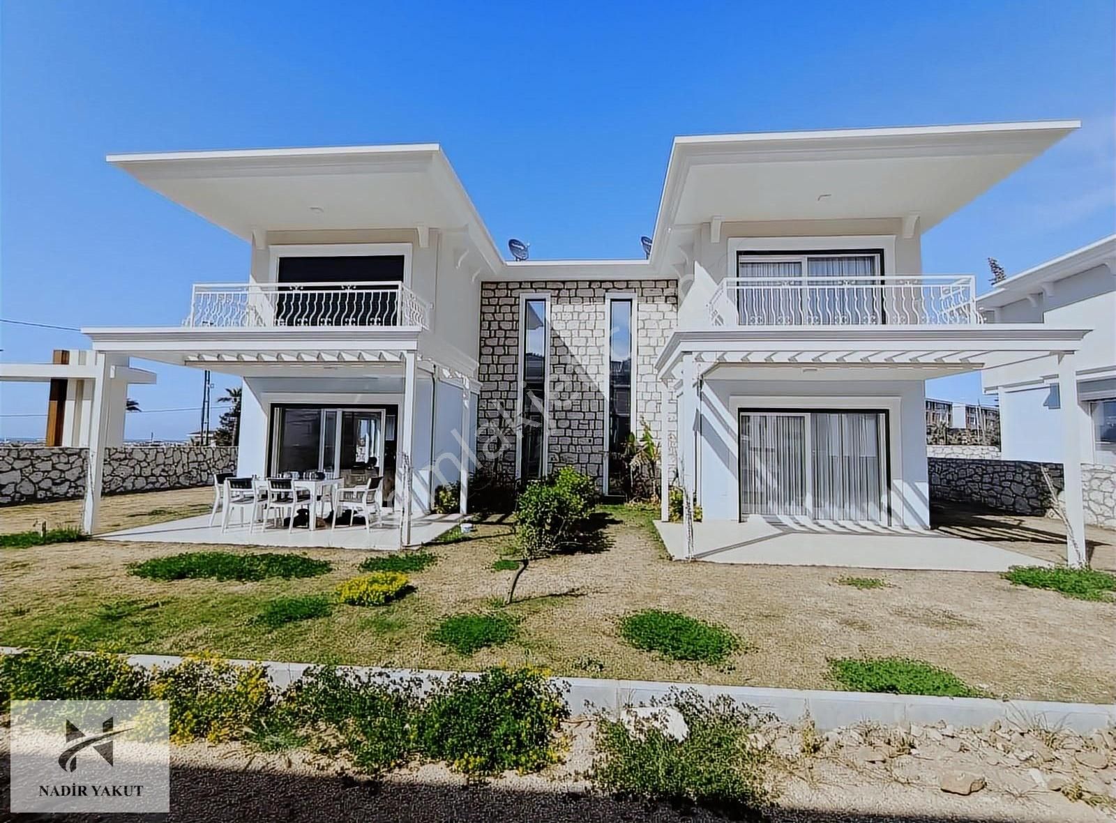 Kuşadası Davutlar Satılık Villa Kuşadası'nda Termal Özellikli Site İçinde Satılık 3+1 Villa