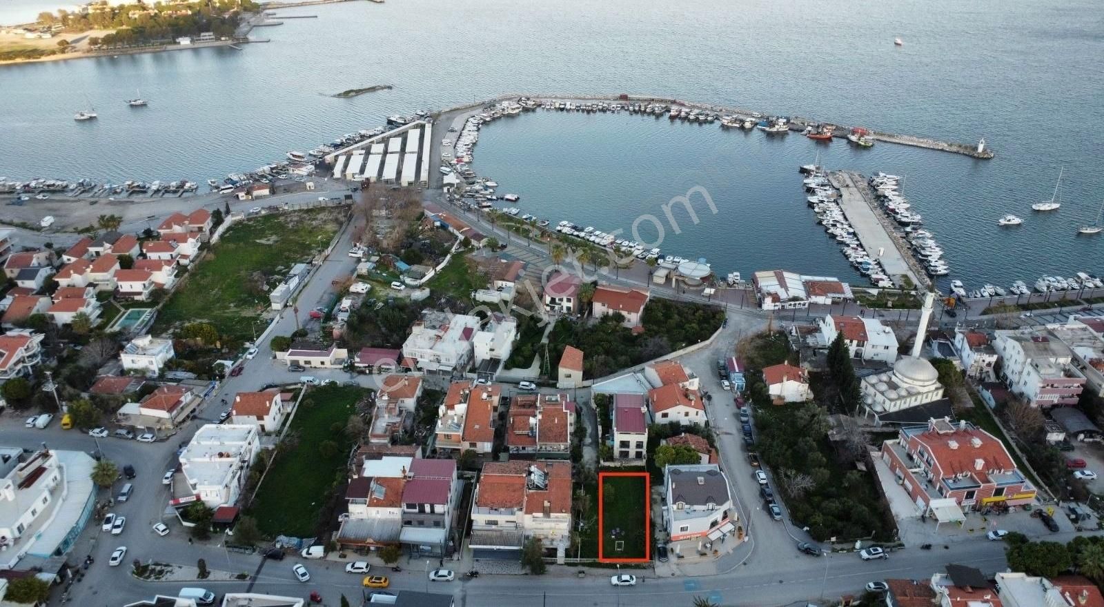 Urla Güvendik Satılık Konut İmarlı Çeşmealtı Cadde Üstünde 40/80 İmarlı Arsa