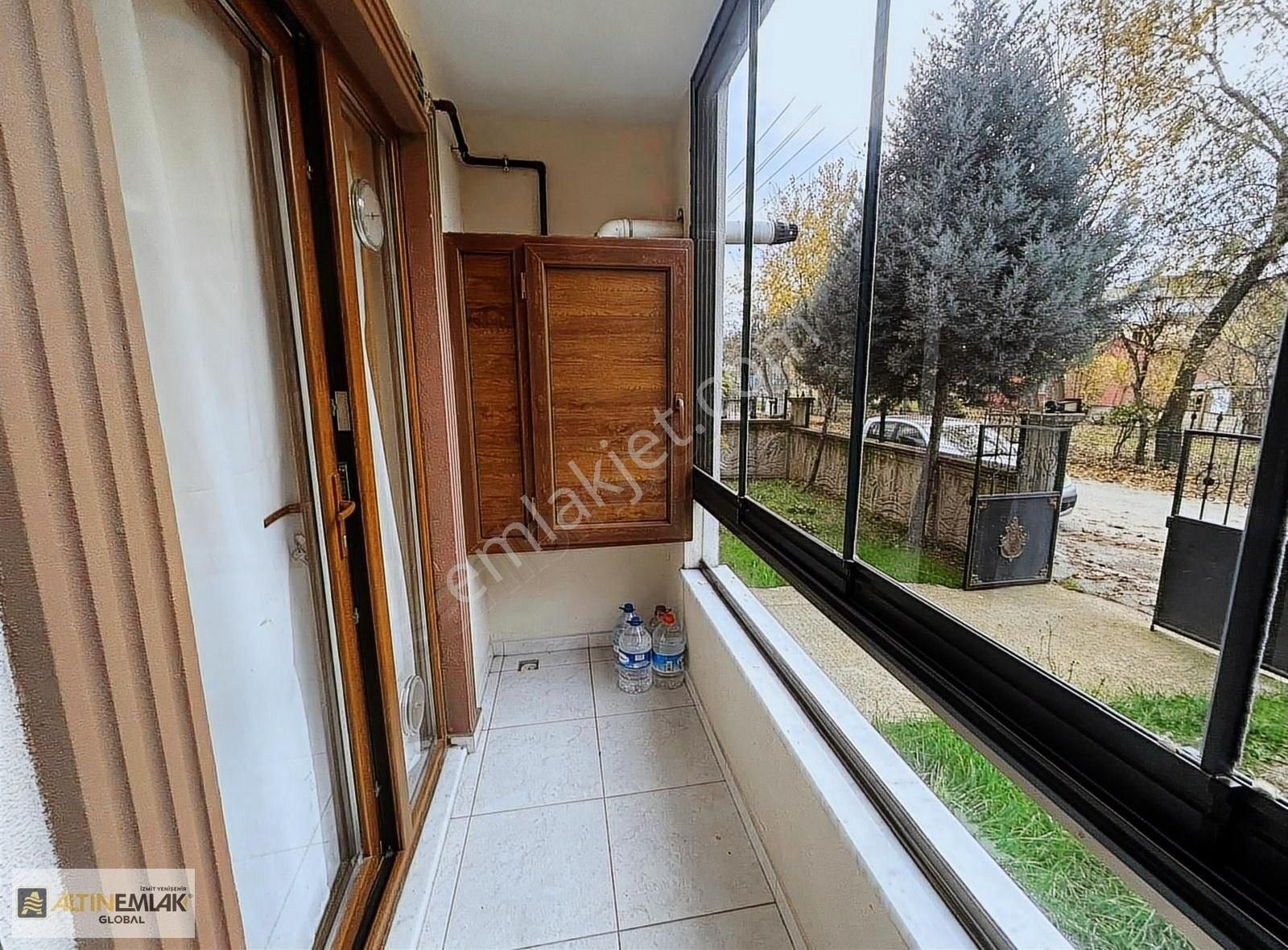 Kartepe Dumlupınar Kiralık Daire Altın Emlak'tan Dumlupınar Mahallesin'de Eşyalı Kiralık Daire