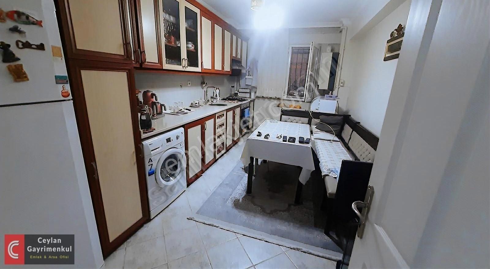 Bahçelievler Siyavuşpaşa Satılık Daire Siyavuşpaşa'da Düz Giriş 90 M2.genç Binada 2+1 Kullanışlı Daire