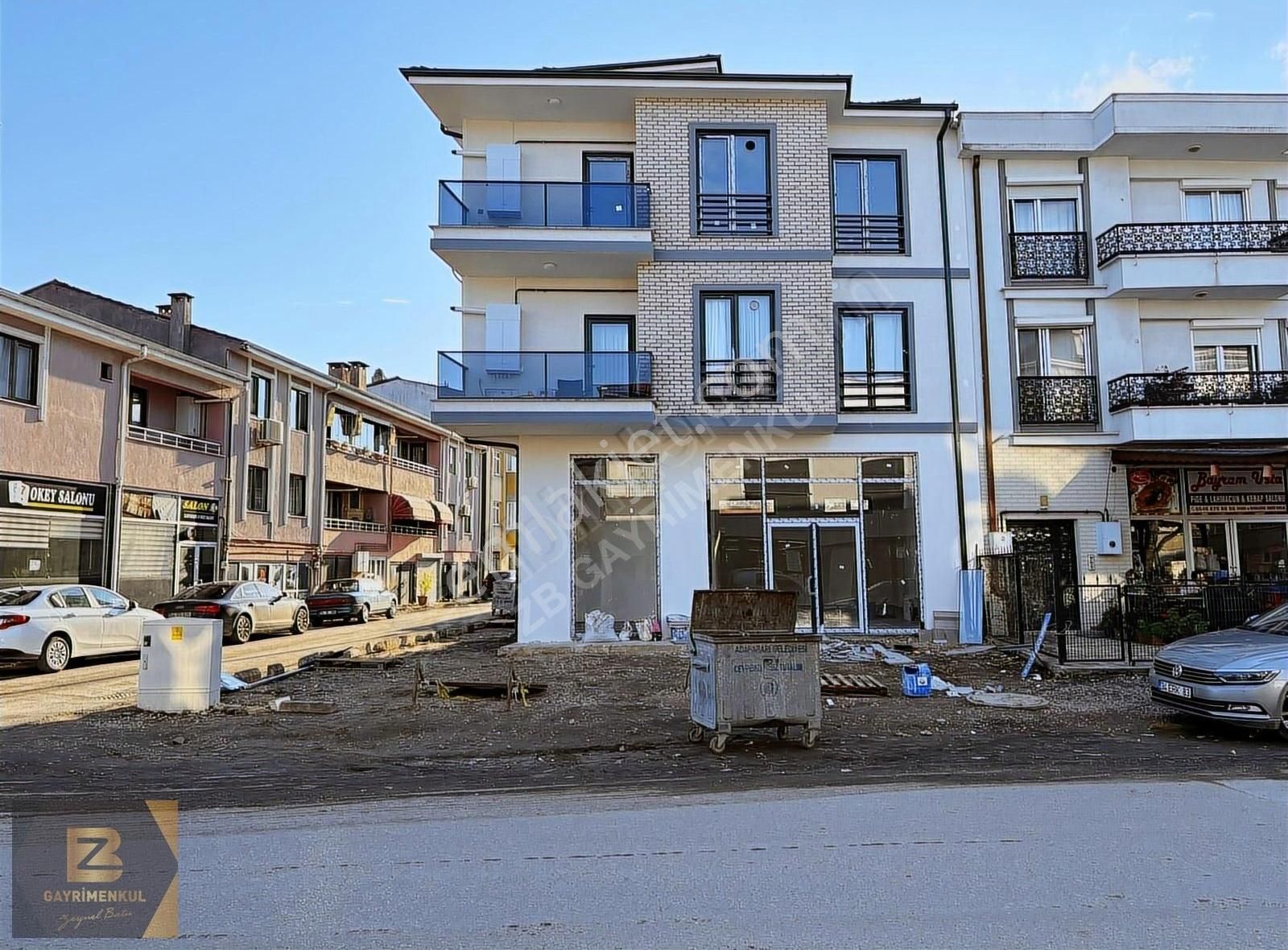 Adapazarı Şeker Satılık Dükkan & Mağaza Ana Cadde Üzeri Ön Kullanım Alanlı 150 M2 Satılık Dükkan