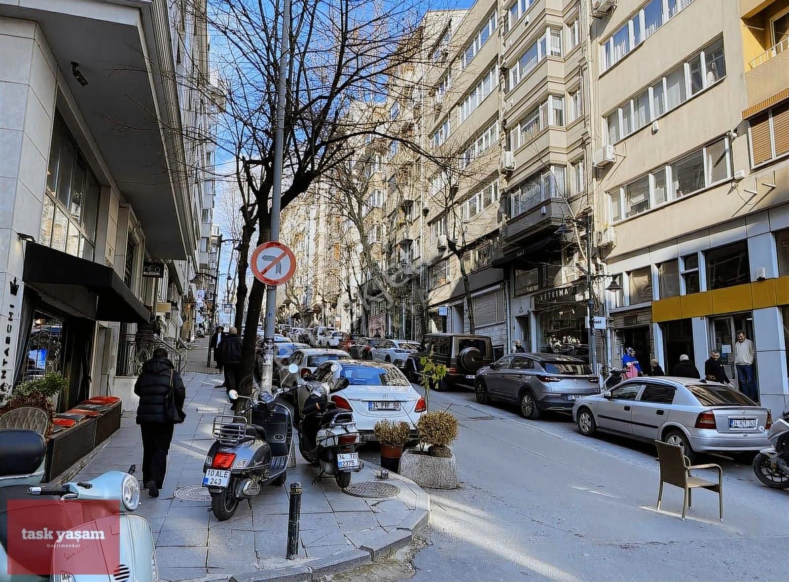 Şişli Teşvikiye Kiralık Dükkan & Mağaza Nişantaşı Teşvikiye Mükemmel Konumda Vitrinli 150m2 Dükkan