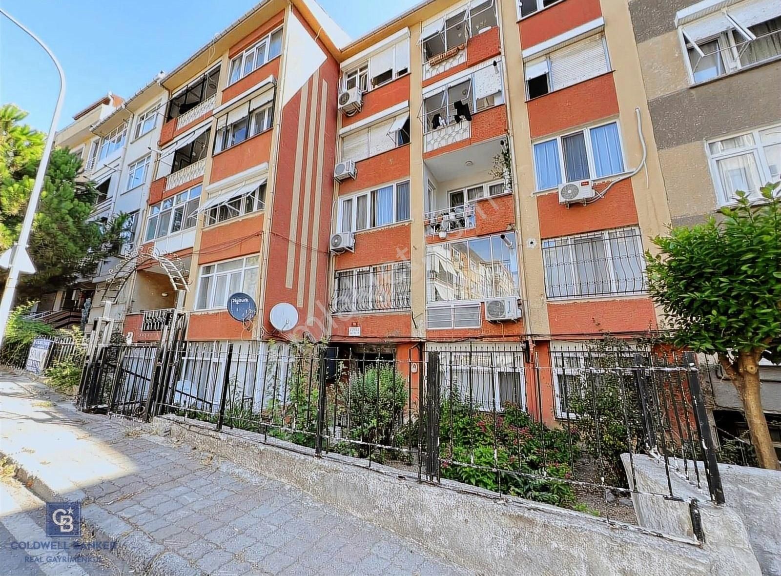 Kadıköy Acıbadem Kiralık Daire Acıbadem Yeni Mütevelli Sokak Ta Balkonlu Kiralık Ara Kat Daire