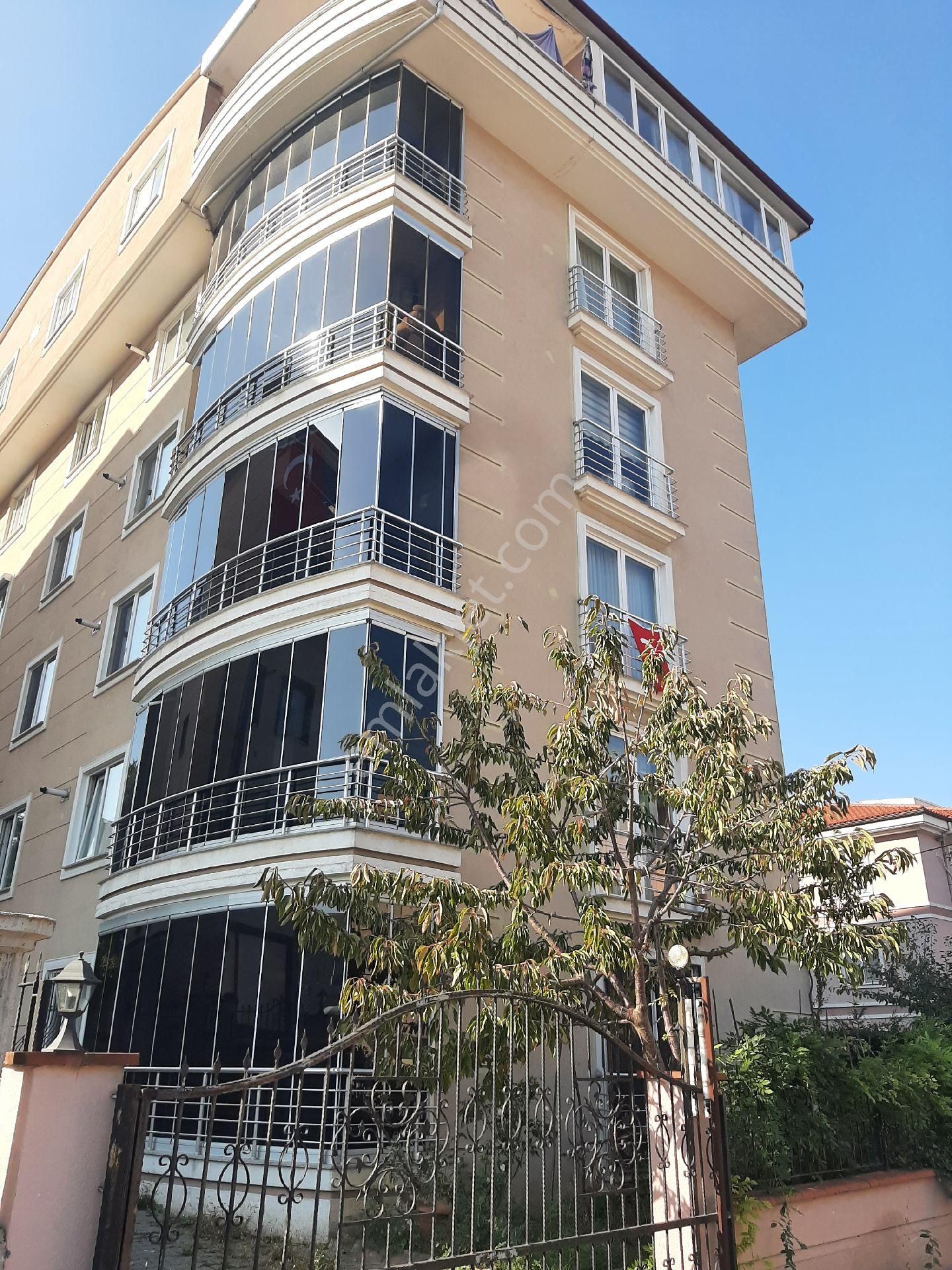 İzmit Orhan Satılık Daire Geniş Ferah 3 Cephe Açık, 3 Balkon, 3 Banyo.