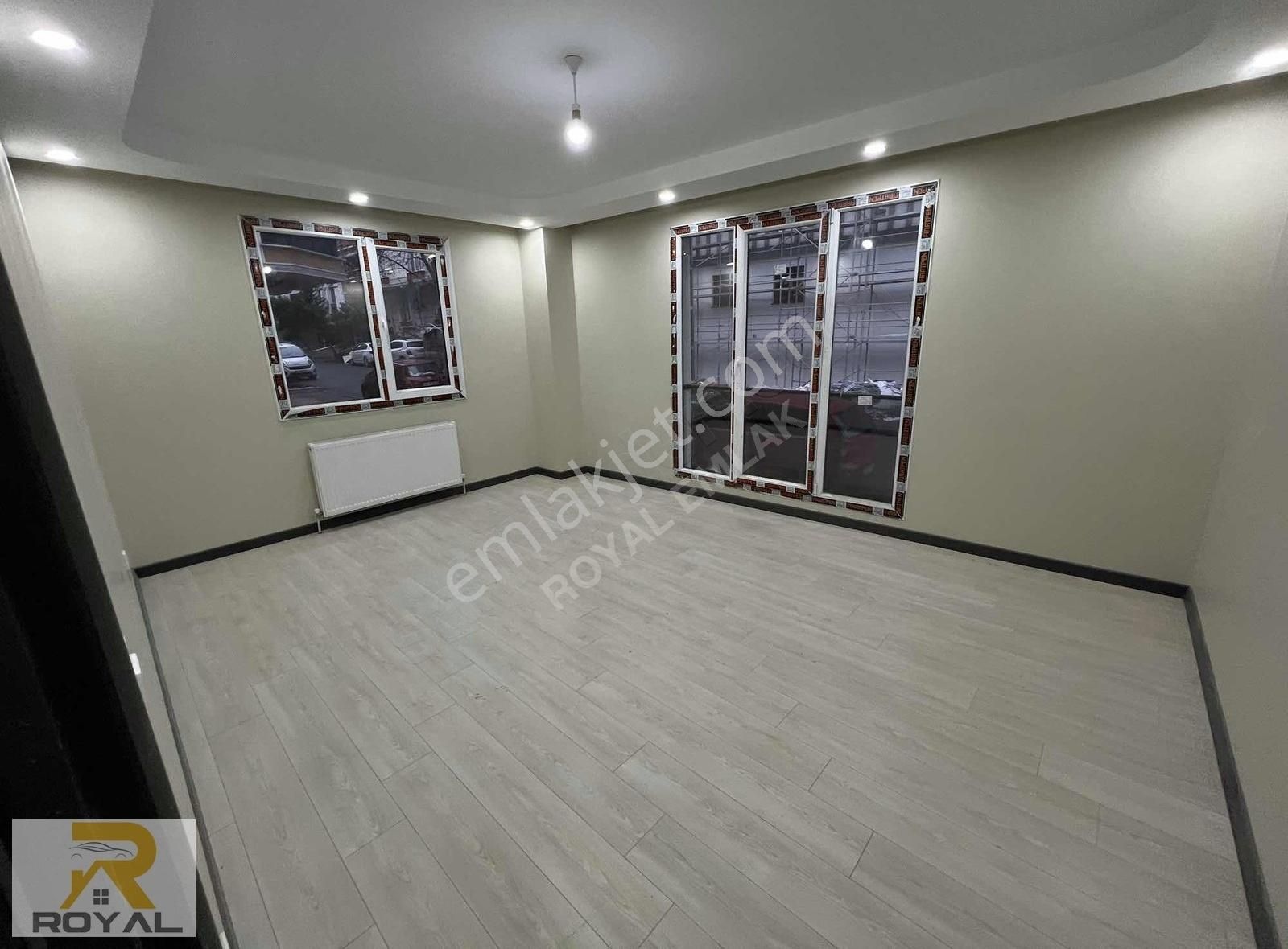 Küçükçekmece İstasyon Satılık Daire Royal'den Bezirganbahçe'de 2+1 Otoparklı Y.giriş Sıfır Daire