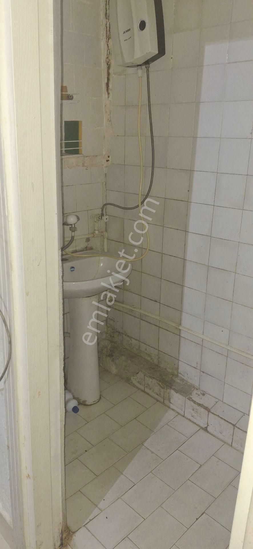 Fatih Karagümrük Kiralık Dükkan & Mağaza Fevzipaşa Caddesine Yakın Kiralık Depolu Dükkan 22.500 Tl