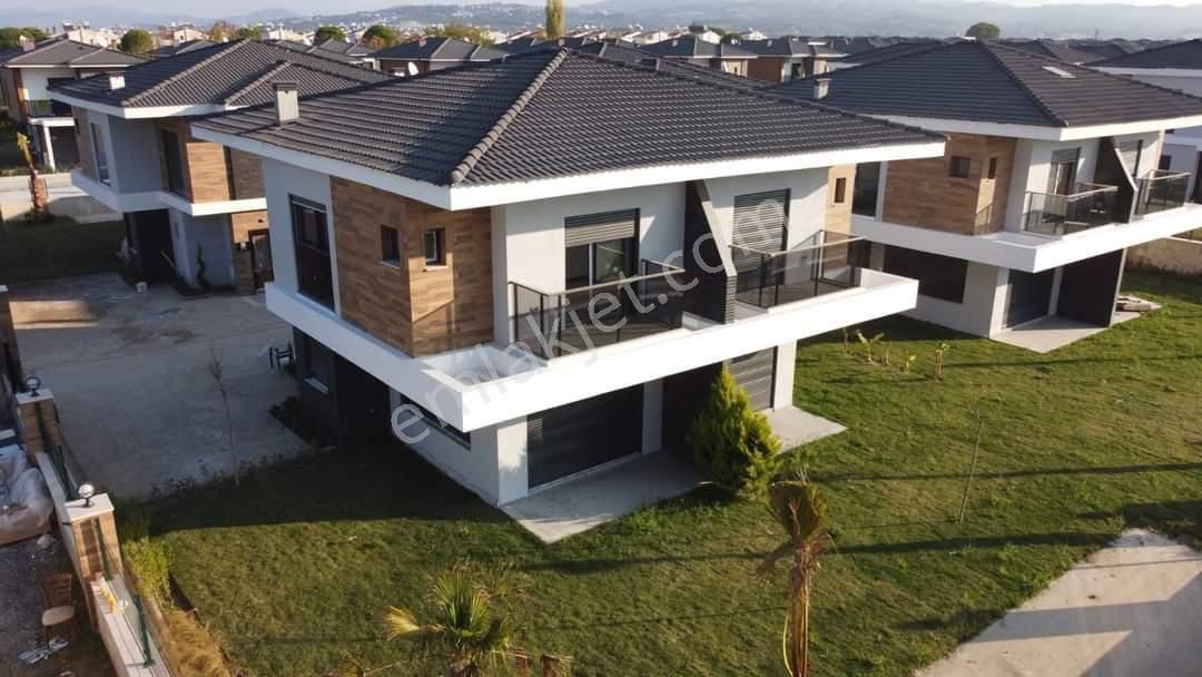 Kuşadası Davutlar Satılık Villa Kuşadası Davutlar’da 3+1 Villa