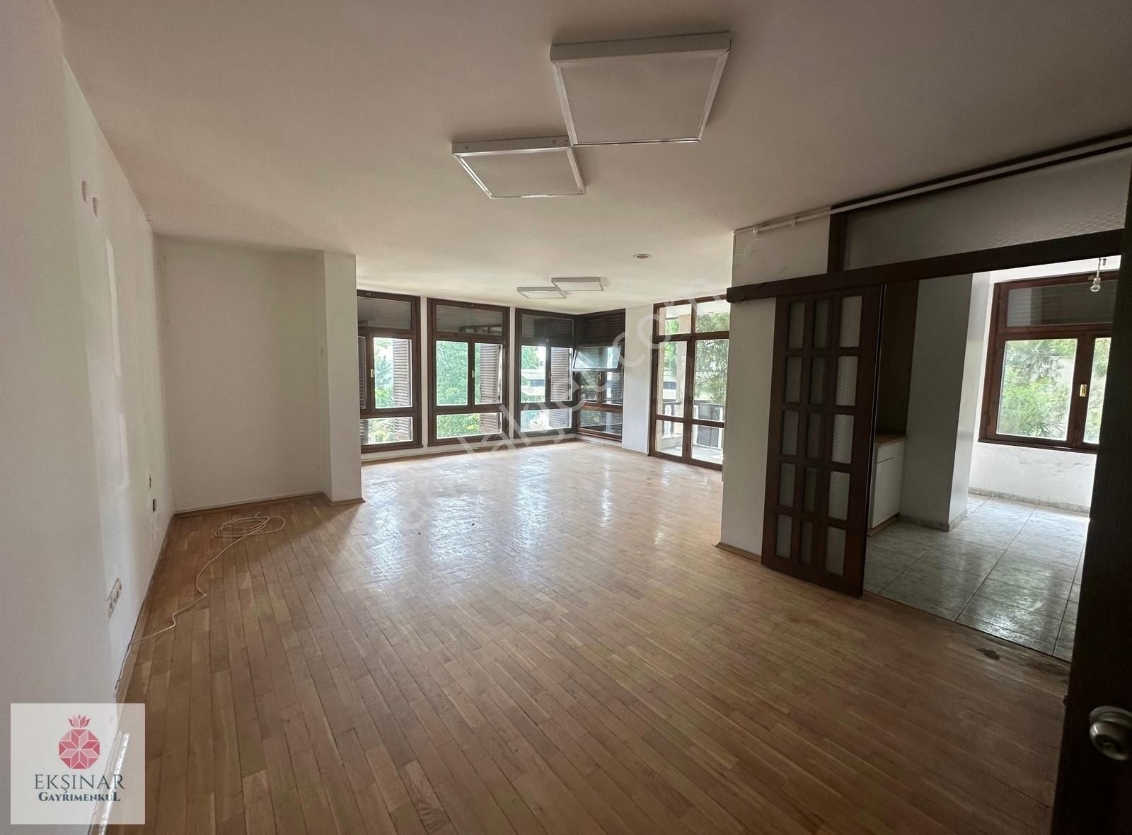 Bakırköy Şenlikköy Kiralık Apartman Dairesi Ekşinar Gayrimenkul'den Florya'da Ofise Uygun 2+1 Daire