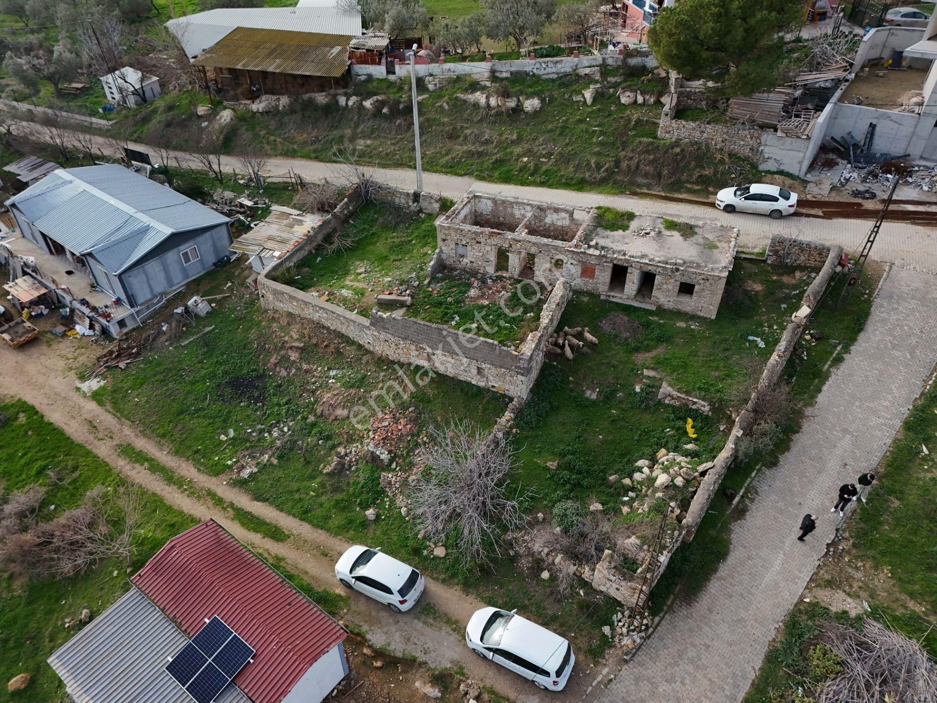 Foça Yeniköy Satılık Tarla Yeniköy -köy Yerleşimi İçinde 253 M2 Hisseli Tarla (elektrik-su Aboneliği Var ) Yola Cepheli