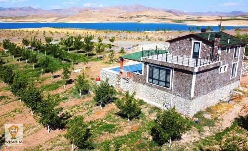 Elazığ Merkez Aydıncık Köyü Satılık Tarla Elazığ Aydıncık Köyünde 4+1 Satılık Villa