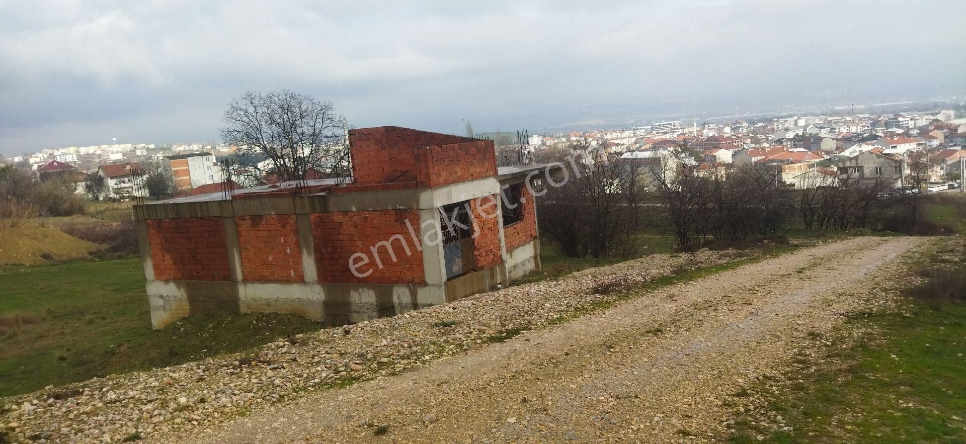 E.m.a Emlak Gayrimenkul İnegöl Yeniceköyde Arsa Alanı 355 M2 Olan İnşaat Halindeki Ev Satılıktır - Görsel 4