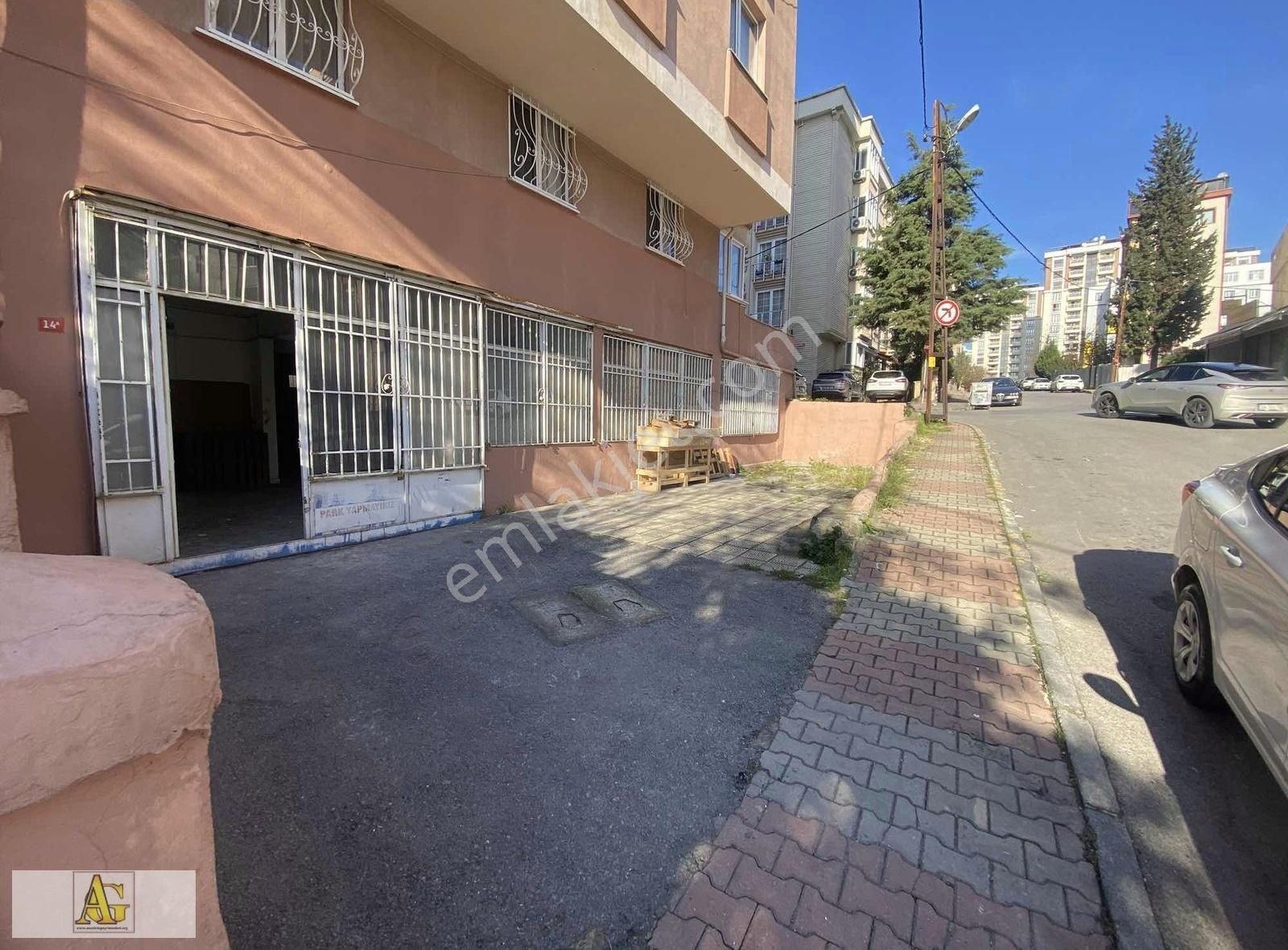 Kartal Karlıktepe Kiralık Depo Kartal Kızılay 'da 250 M2 Heriş Uygun Depo &dükkan