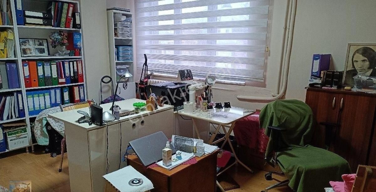 Kadıköy Caferağa Kiralık Ofis Kadıköy Çarşı'da Merkezi Konumda Deniz Görür ,klimalı , 20 M2 Kiralık Ofis