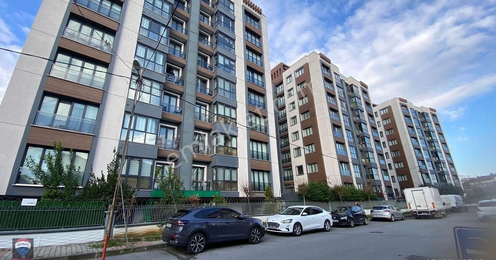 Ataşehir Esatpaşa Satılık Daire Ataşehir Esatpaşa Egal Sitesinde 90 M2 Net 3+1 Satılık Daire