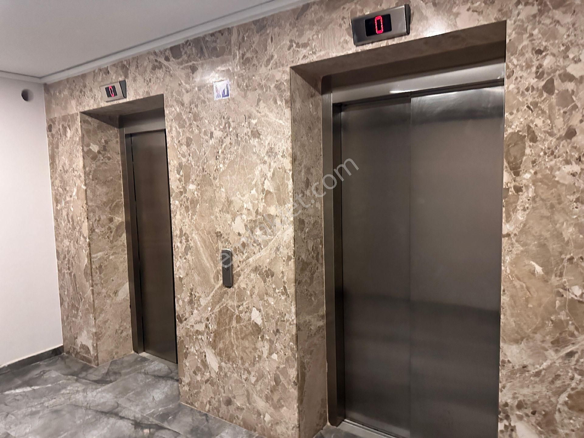 Kuşadası Merkezde Residans Havuzlu Sitede Arakat Geniş 2+1 110m2 Doğalgazlı Lux Daire - Görsel 33