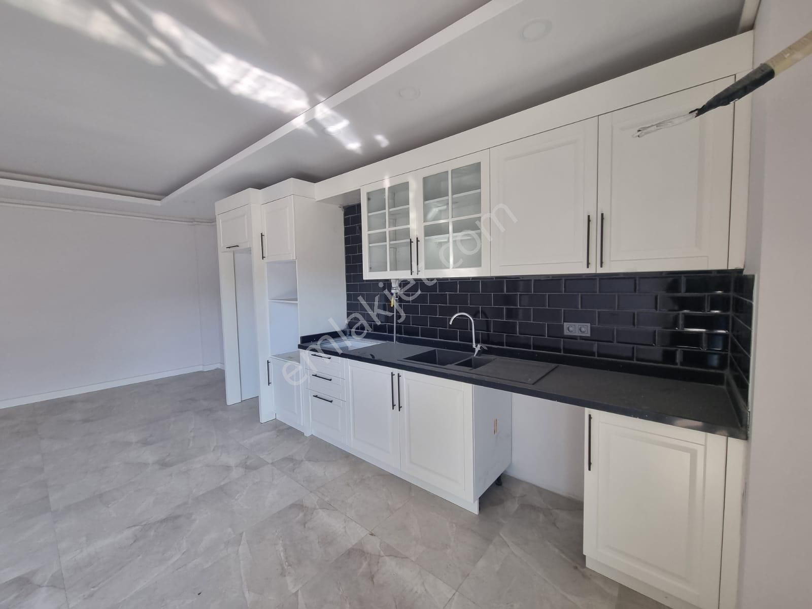 Kuşadası Merkezde Residans Havuzlu Sitede Arakat Geniş 2+1 110m2 Doğalgazlı Lux Daire - Görsel 14