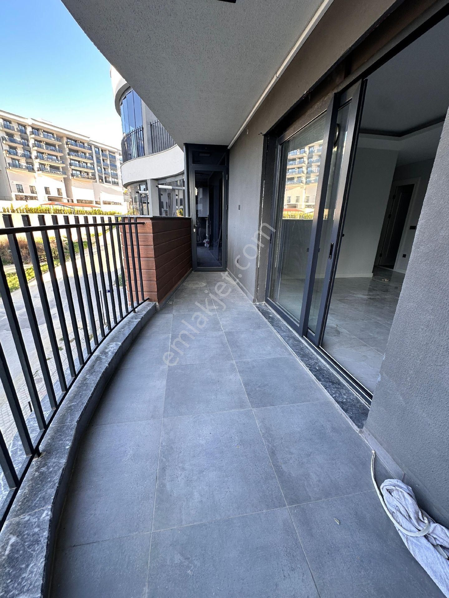 Kuşadası Merkezde Residans Havuzlu Sitede Arakat Geniş 2+1 110m2 Doğalgazlı Lux Daire - Görsel 32