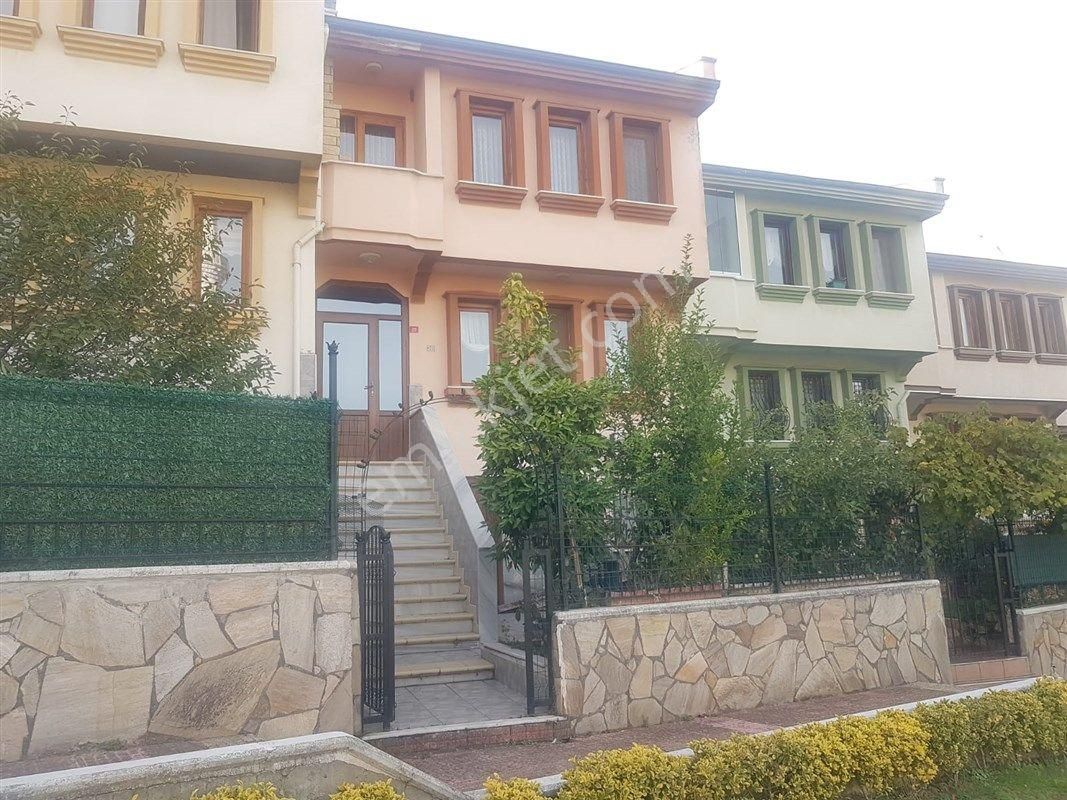 Nilüfer Kültür Satılık Villa Bursa Nilüfer Beşevler Kültür Mah. Acil Satılık Triplex 4+1 Bahçeli Villa