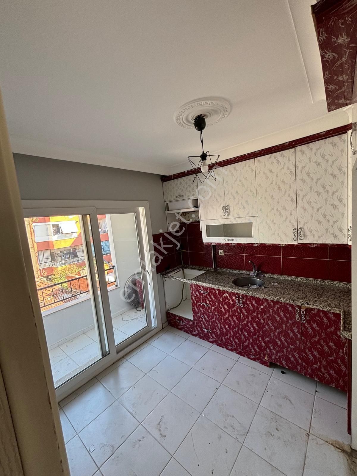 Turgutlu Yıldırım Satılık Daire Manisa/turgutlu Nurcan Emlak’tan Yıldırım Mh.satılık 90 M² 2+1 Arakat Daire