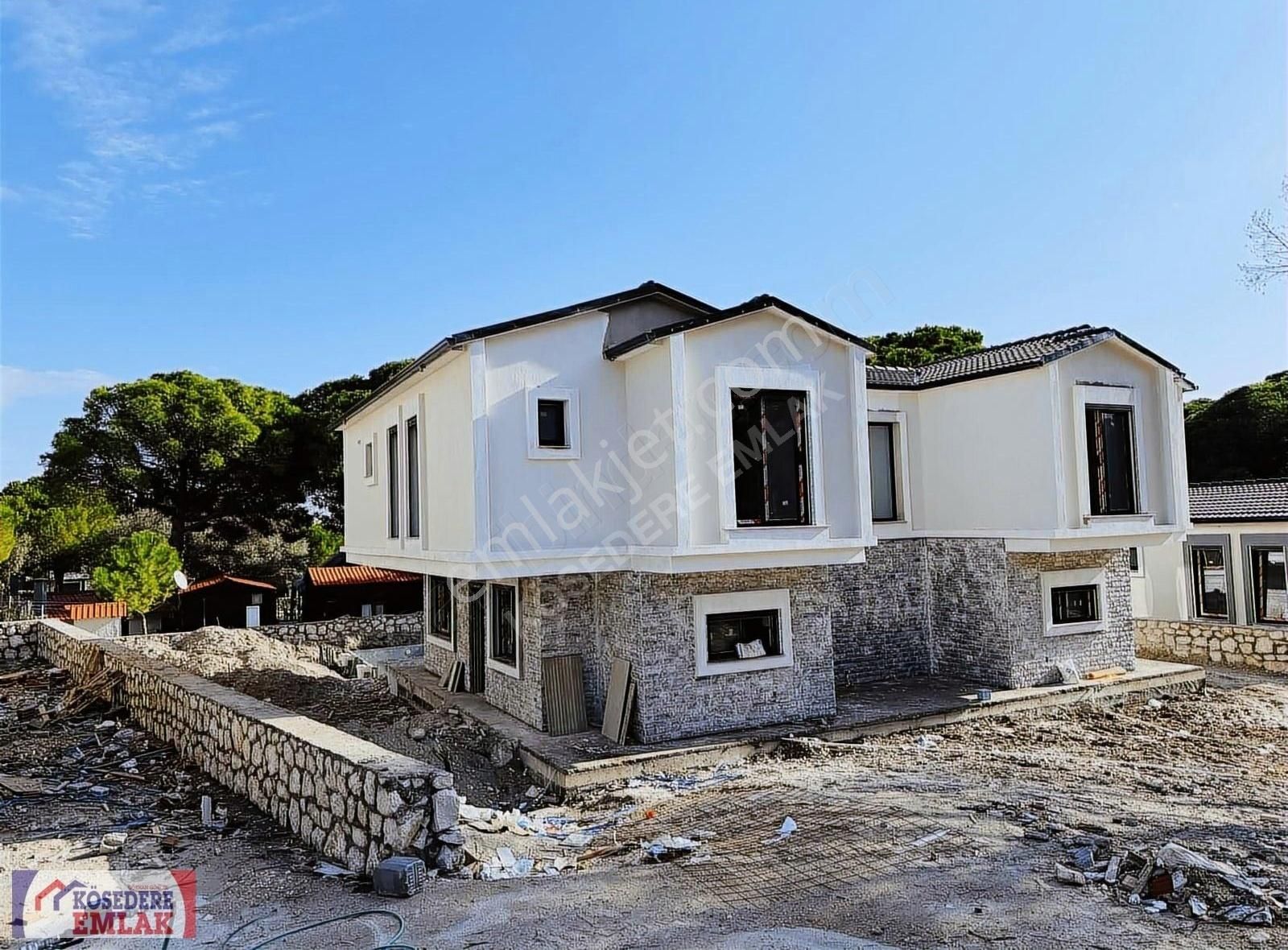 Karaburun Mordoğan Satılık Villa Kösedere Emlak'tan Mordoğan'da 3+1, Havuzlu, Bahçeli Villa