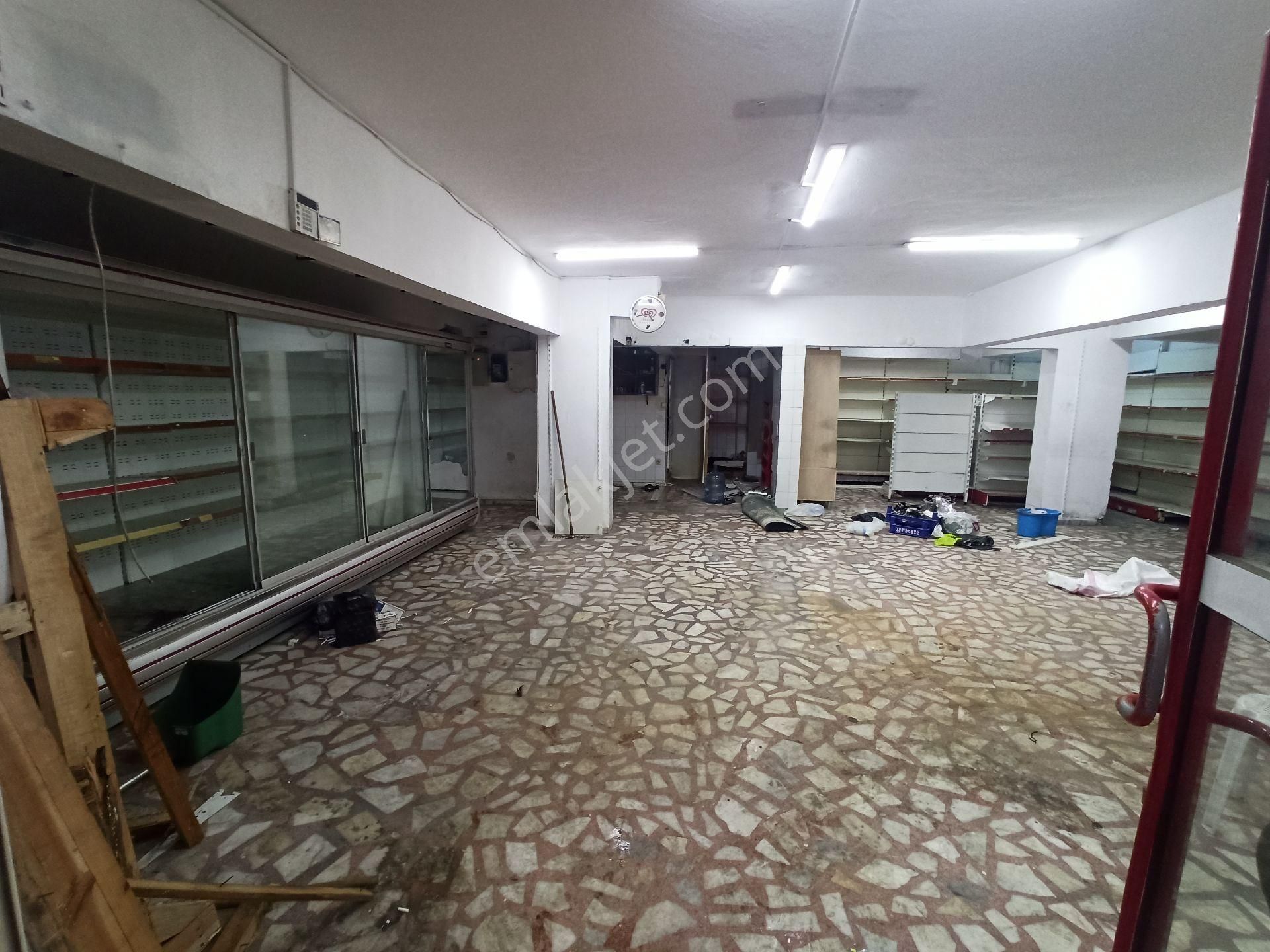 Bahçelievler Yenibosna Merkez Kiralık Dükkan & Mağaza Yenibosna Merkez De Kiralık Düz Giriş Her İşe Uygun 100m2 Dükkan