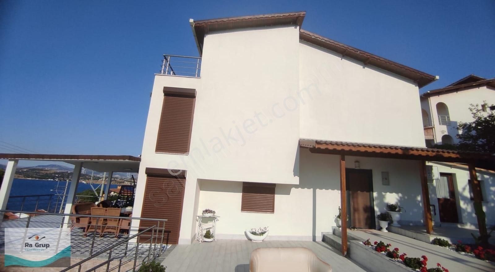 Yeni Foça'da Muhteşem Konumda 6+2 Lüx Ferah Keyifli Villa - Görsel 18