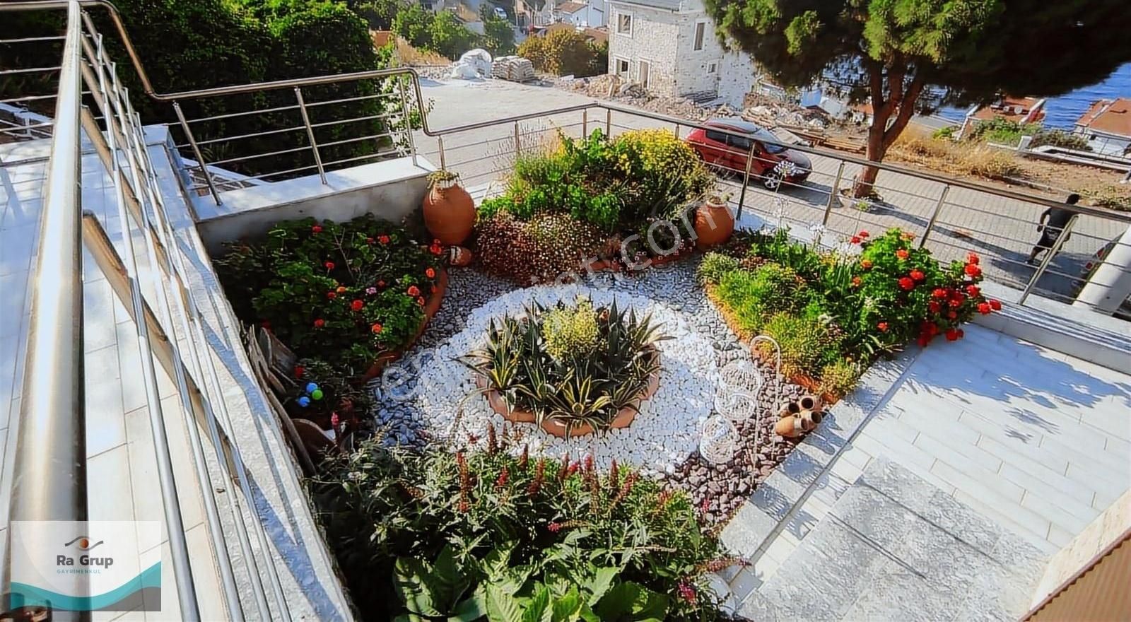 Yeni Foça'da Muhteşem Konumda 6+2 Lüx Ferah Keyifli Villa - Görsel 20