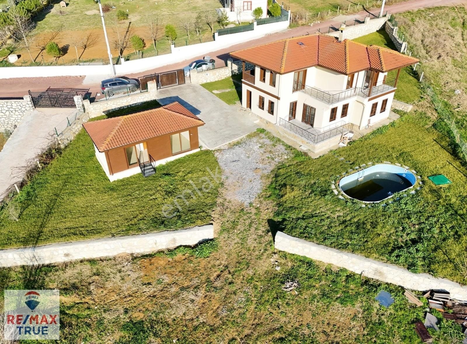 Kandıra Duraklı Satılık Villa Kandıra Duraklı Mahallesi Muhteşem Manzaralı Geniş Arazili Villa