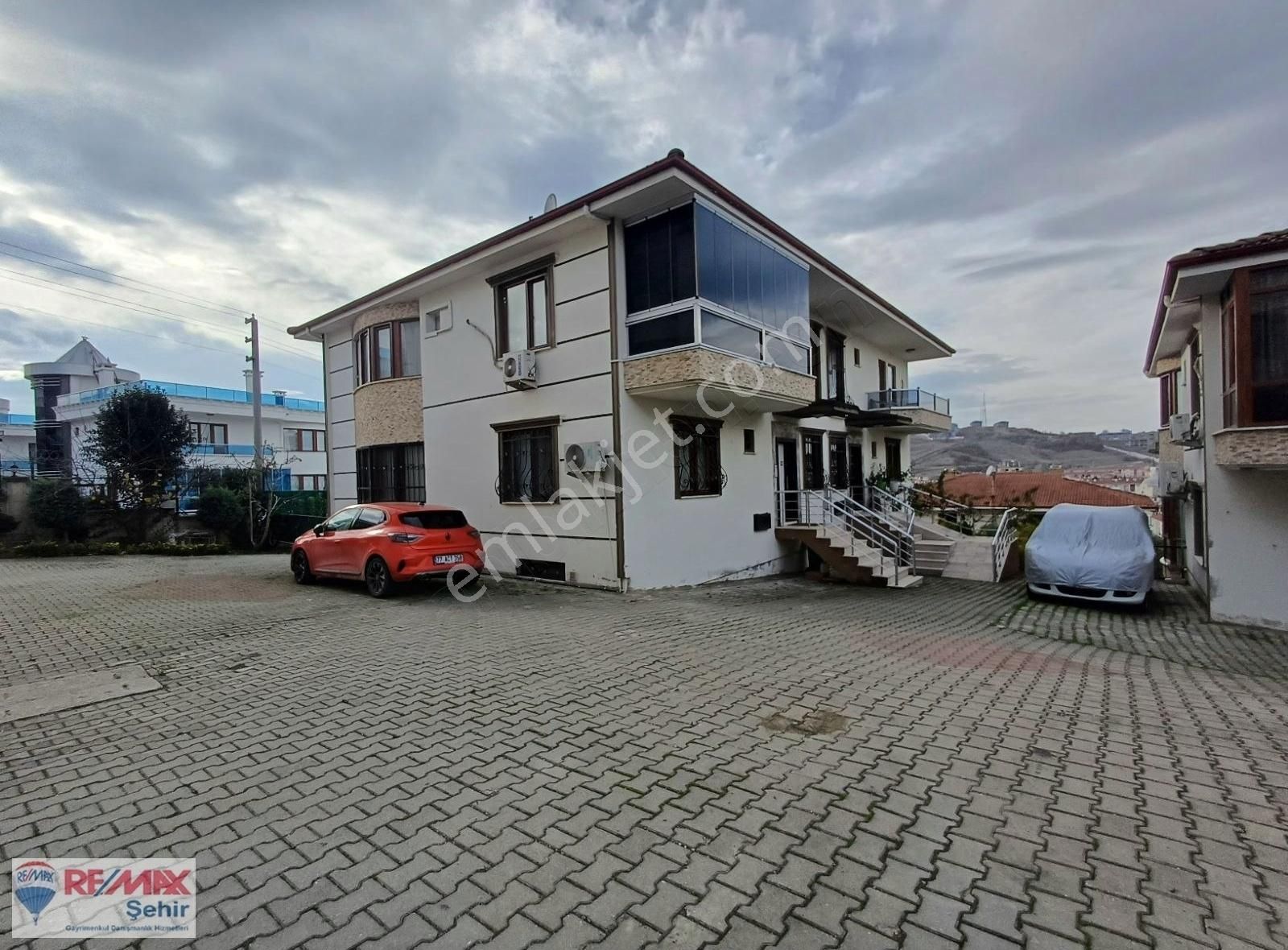 Yalova Merkez Bağlarbaşı Satılık Villa Yalova Merkez Bağlarbaşı Mah.hayal Kent Sitesi'nde Satılık Villa