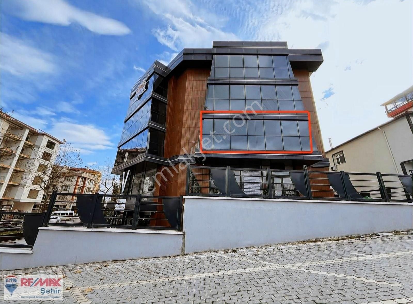 Yalova Merkez Kazım Karabekir Kiralık Ofis Remax Dan Vega Avm Yanı İçi Hazır Plaza Ofisi