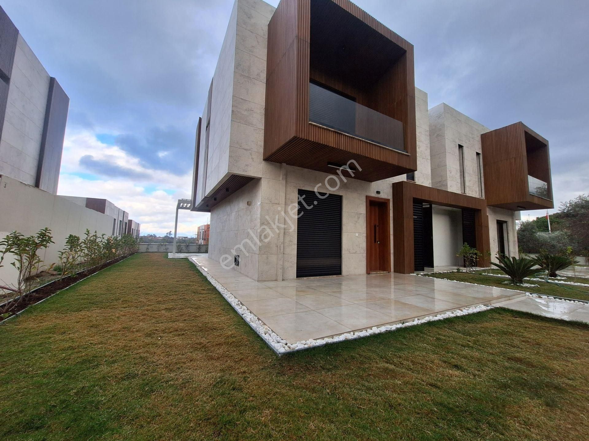 Kuşadası Güzelçamlı Satılık Villa Kuşadası Güzelçamlı Satılık Yeni Lüks Geniş Villa