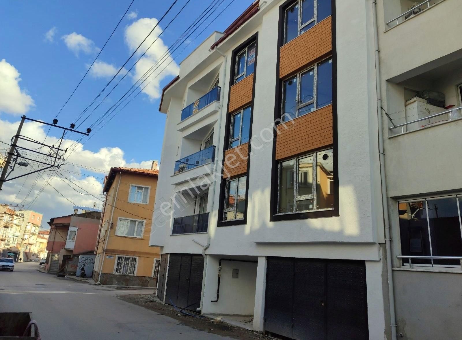 Asel'den Balkonlu 1+1 Geniş(65 M2) Arakat Asansör+garaj - Görsel 6