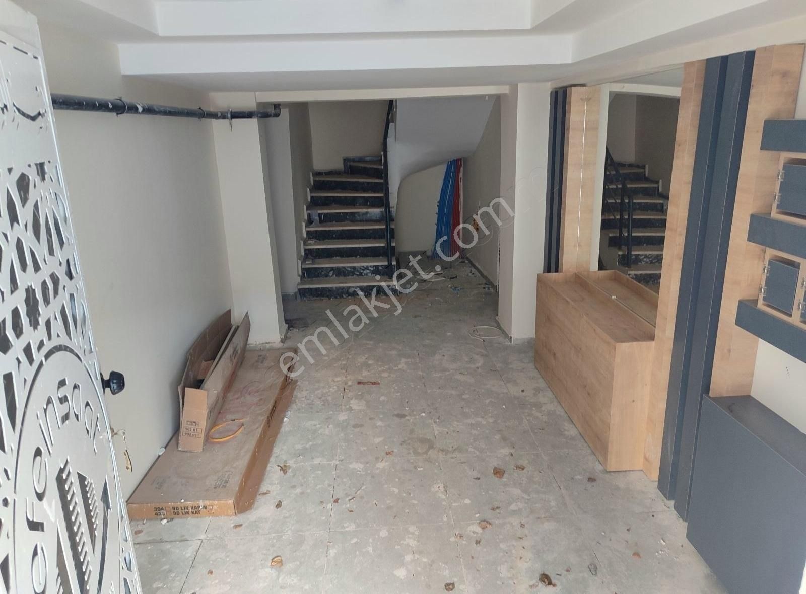 Asel'den Balkonlu 1+1 Geniş(65 M2) Arakat Asansör+garaj - Görsel 13