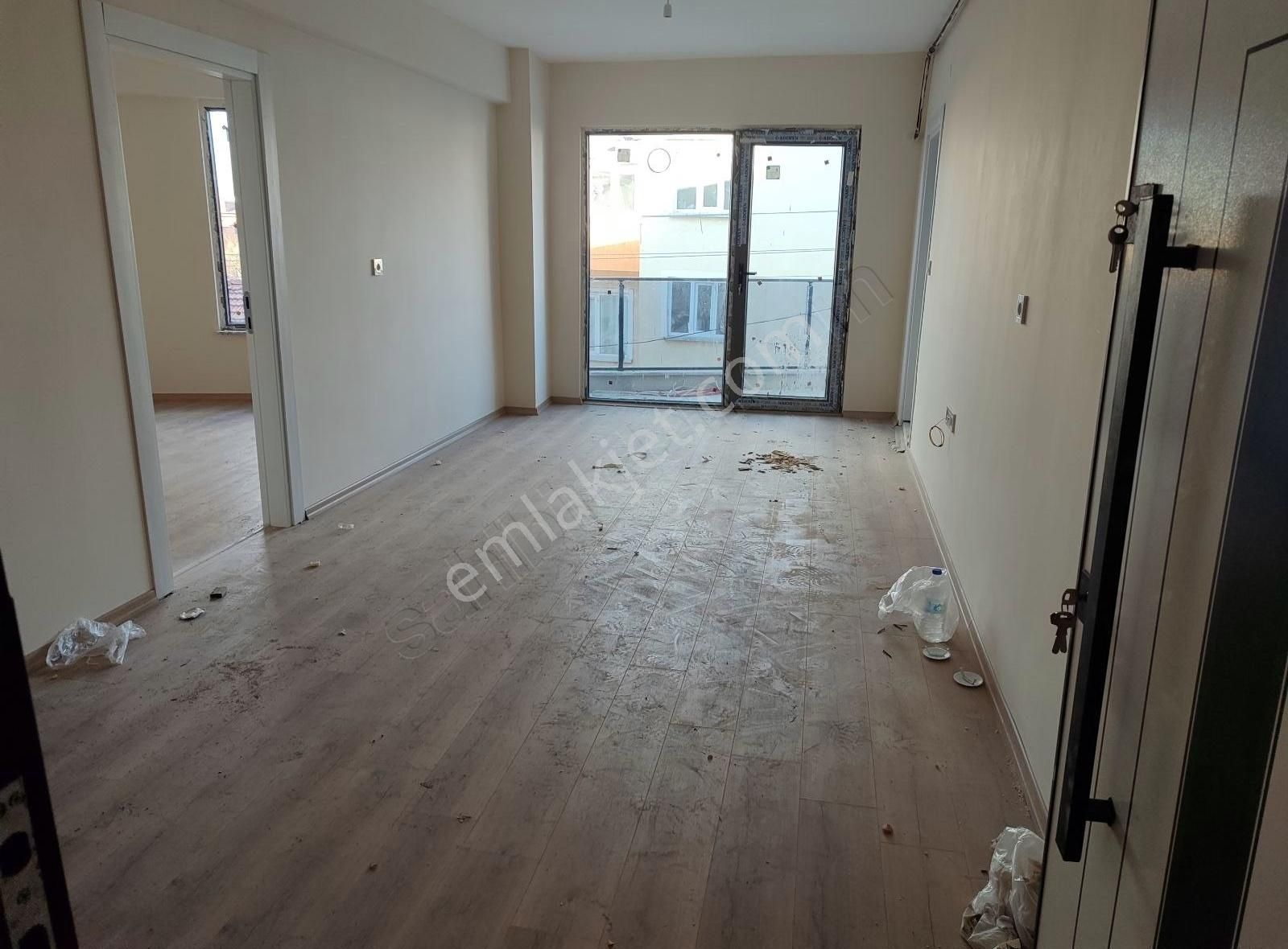 Asel'den Balkonlu 1+1 Geniş(65 M2) Arakat Asansör+garaj - Görsel 8