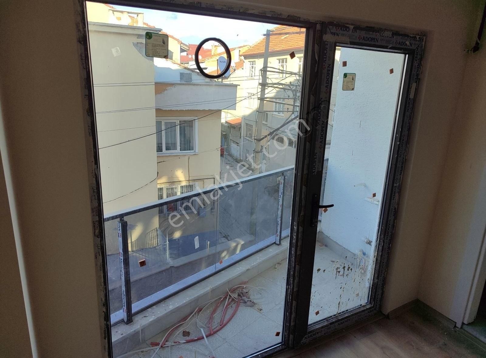 Asel'den Balkonlu 1+1 Geniş(65 M2) Arakat Asansör+garaj - Görsel 10