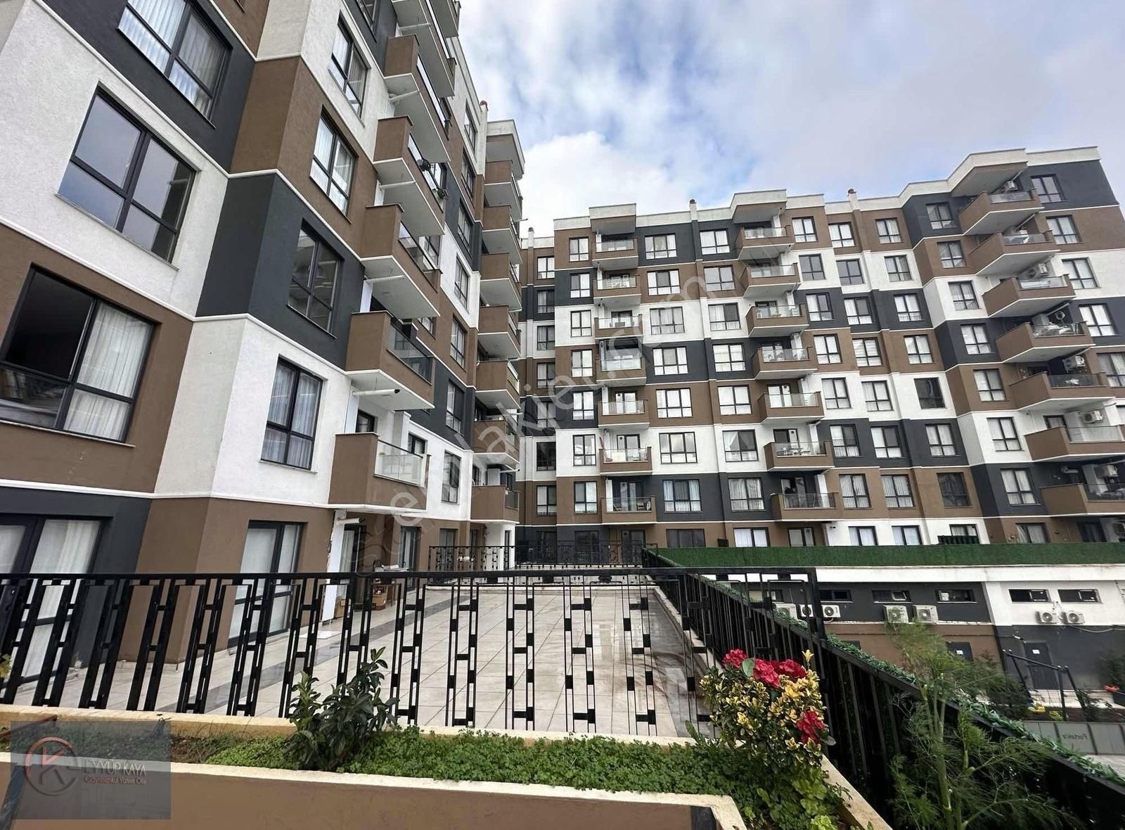 Pendik Yenişehir Satılık Daire Portekiz Sitesi 2+1 80 M2 Ebeveyn Banyolu