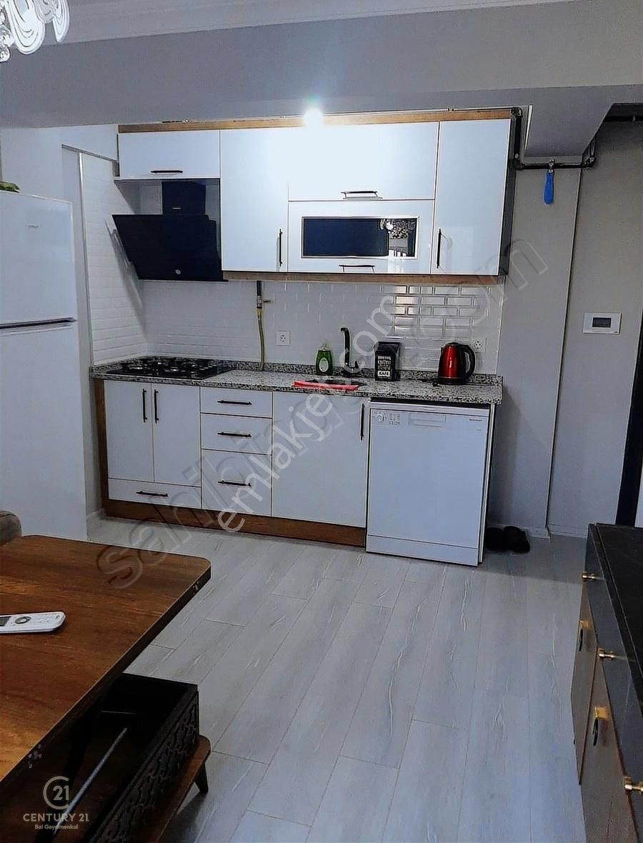 Altıeylül Sütlüce Satılık Daire Century 21 Bal Sütlüce De Ferah Balkonlu Full Eşyalı Satılık 1+1