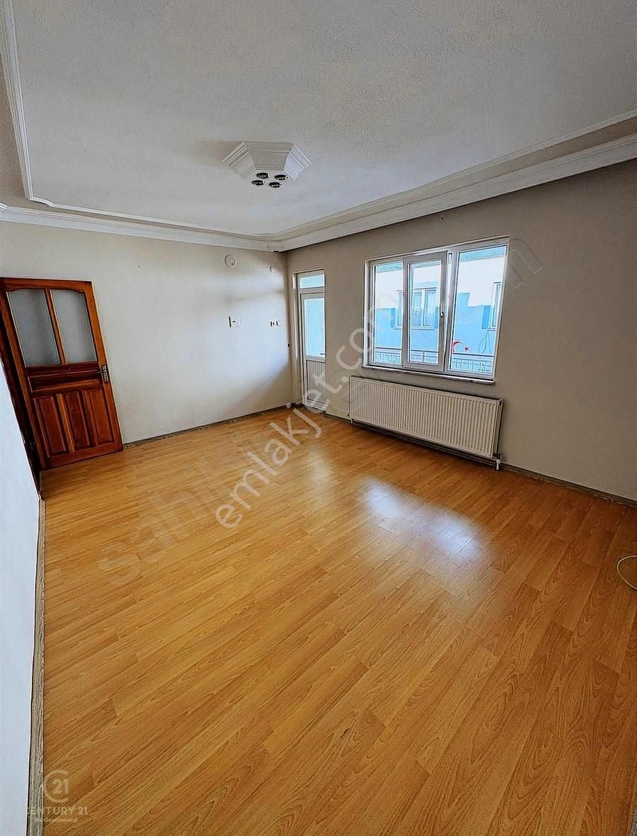 Karesi 2. Sakarya Kiralık Daire Century21 Bal'dan 2. Sakarya Mahallesi'nde Geniş Ara Kat Daire