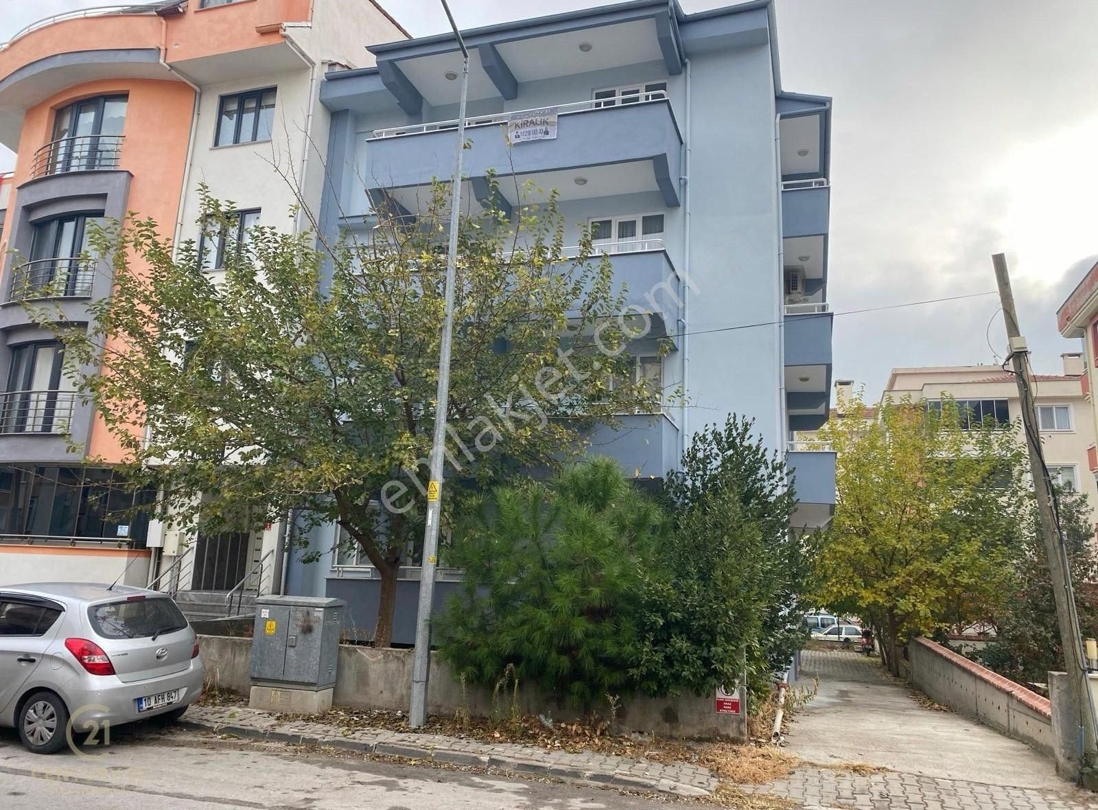 Karesi Toygar Kiralık Daire Century21 Bal'dan Toygar Mah.by Pasta-çevreyolu Mevkii Geniş 3+1