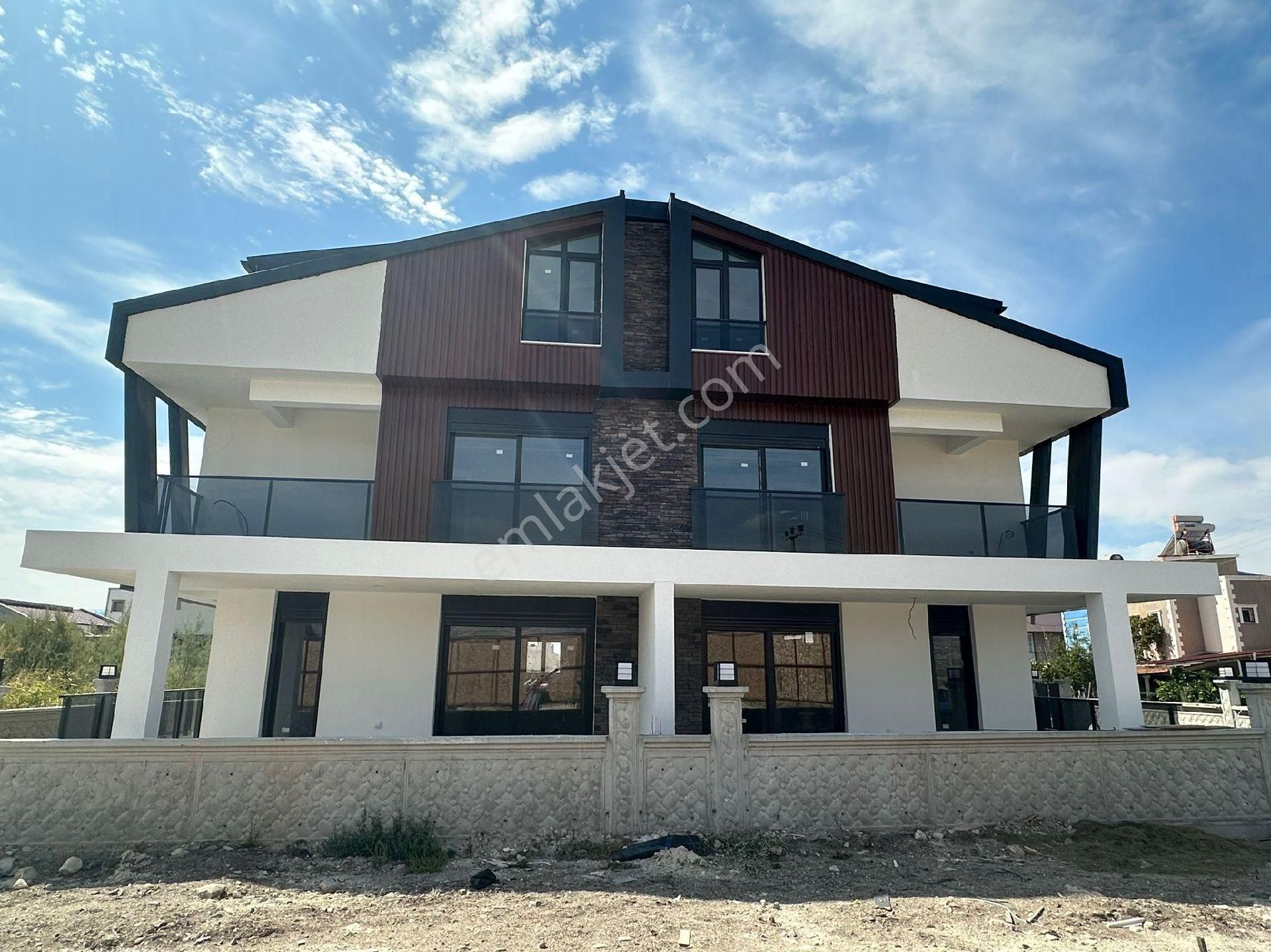 Dikili Ümmetoğlu'ndan 4+1 Ultra Lüks 2 Adet İkiz Nizam Ferah Bahçeli Villa - Görsel 12